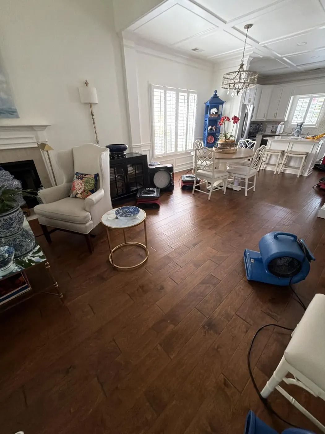 Dehumidifiers and air movers drying hardwood floors in Suwanee, GA (1)